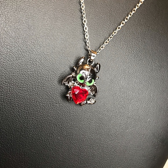 Toothless how to train a dragon red heart necklace - Picture 3 of 7
